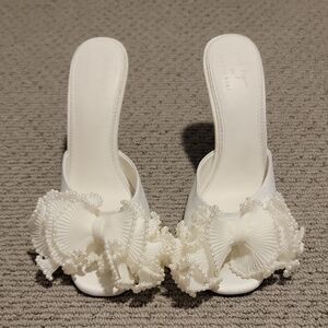 Gianni Bini x Venita Aspen Harlow Bow Sandals